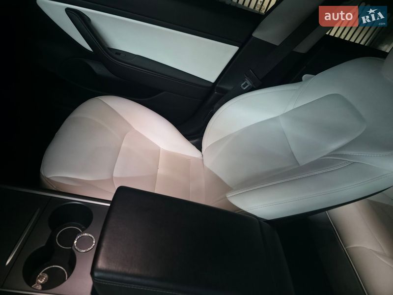 Седан Tesla Model 3 2020 в Києві