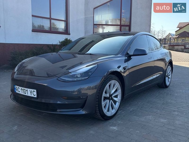 Седан Tesla Model 3 2022 в Луцьку