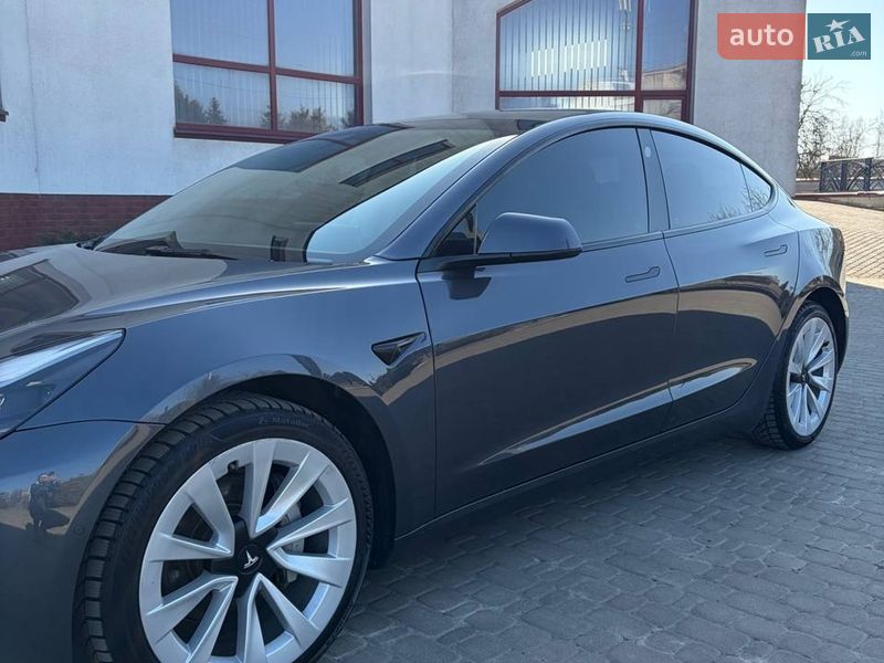 Седан Tesla Model 3 2022 в Луцьку
