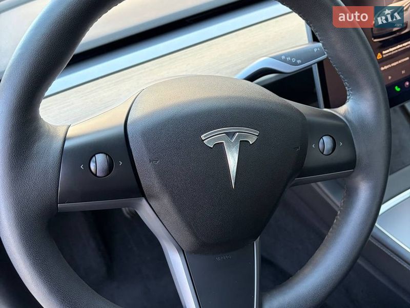 Седан Tesla Model 3 2022 в Луцьку