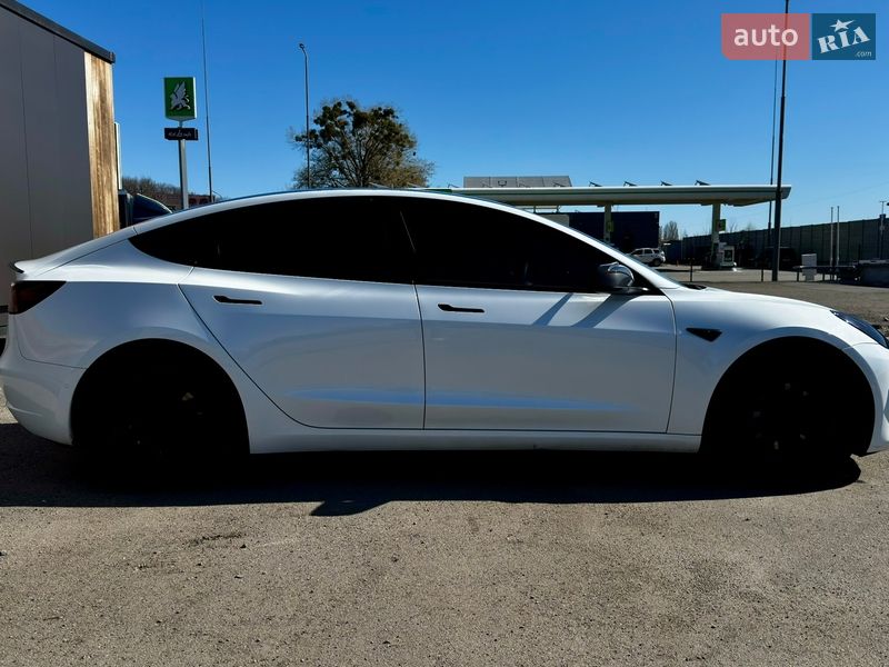 Седан Tesla Model 3 2022 в Киеве