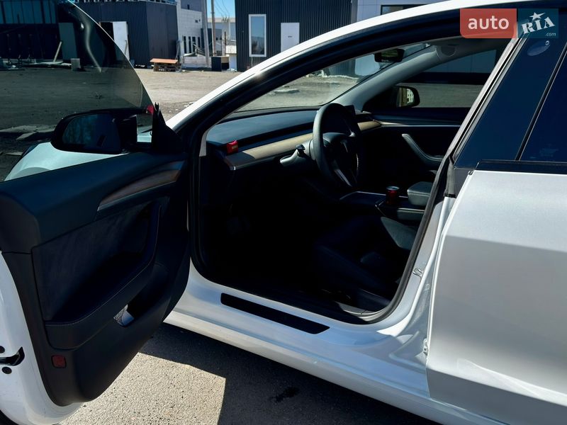 Седан Tesla Model 3 2022 в Киеве
