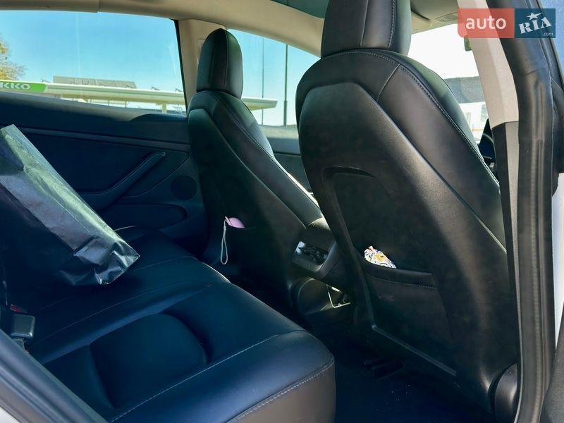 Седан Tesla Model 3 2022 в Киеве