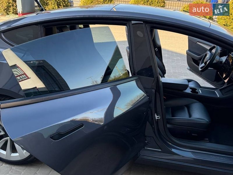 Седан Tesla Model 3 2022 в Луцьку