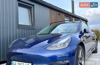 Седан Tesla Model 3 2022 в Киеве