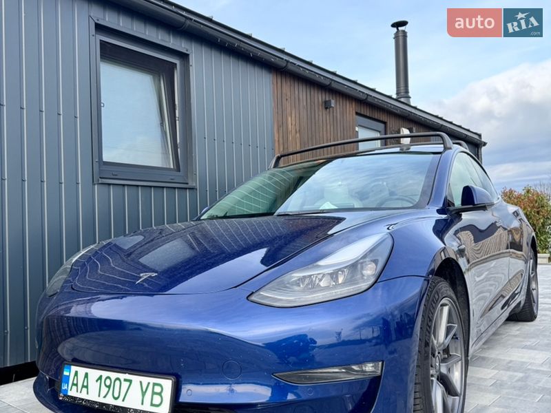 Седан Tesla Model 3 2022 в Киеве