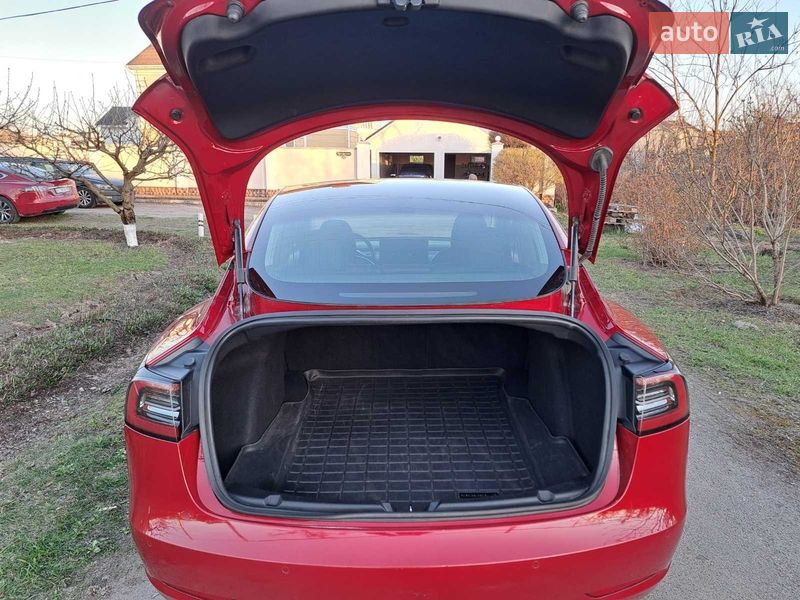 Седан Tesla Model 3 2018 в Киеве