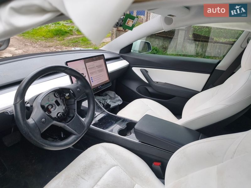 Седан Tesla Model 3 2018 в Сквире