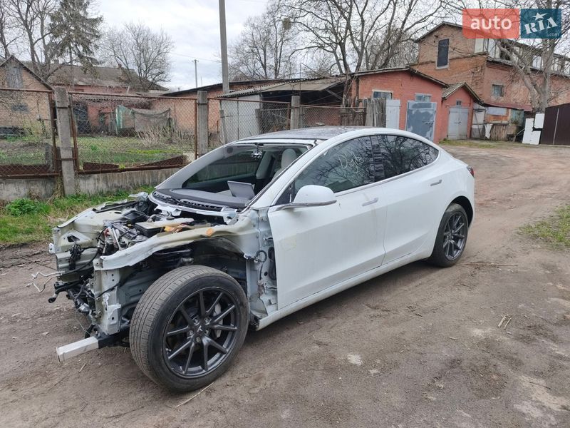 Седан Tesla Model 3 2018 в Сквире