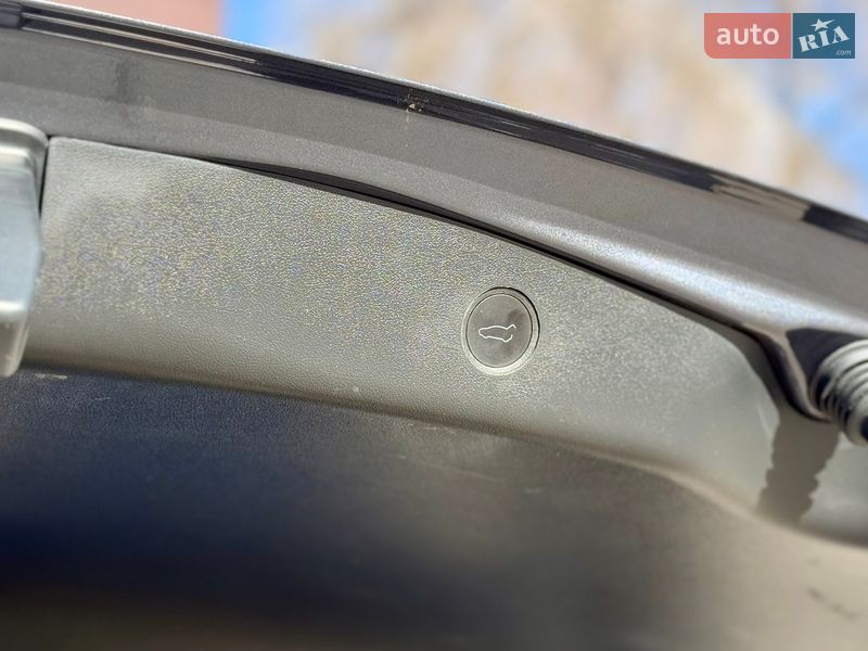Седан Tesla Model 3 2023 в Дніпрі