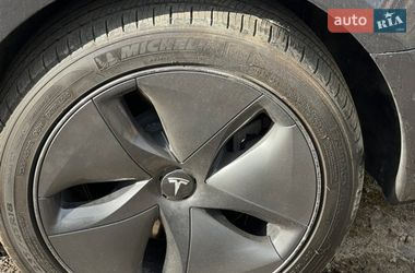 Седан Tesla Model 3 2018 в Львові
