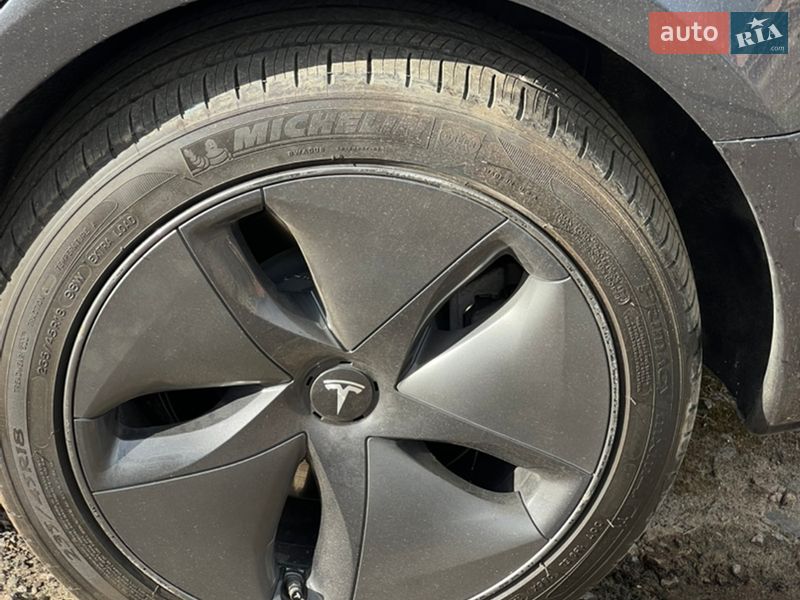 Седан Tesla Model 3 2018 в Львові