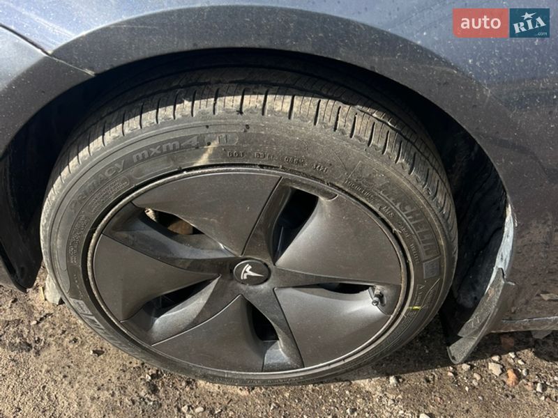 Седан Tesla Model 3 2018 в Львові