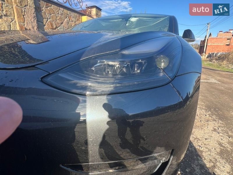 Седан Tesla Model 3 2018 в Львові