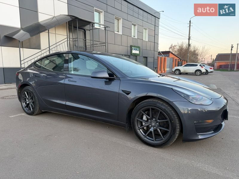 Седан Tesla Model 3 2023 в Киеве