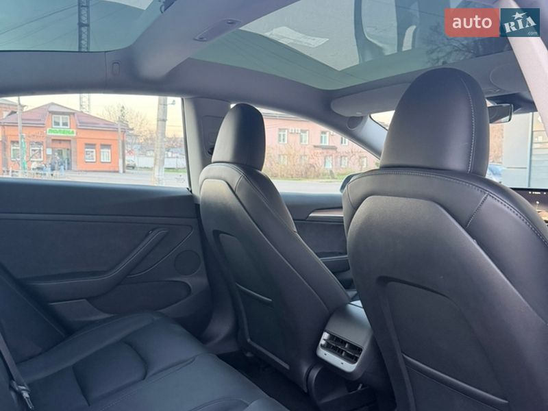 Седан Tesla Model 3 2023 в Киеве