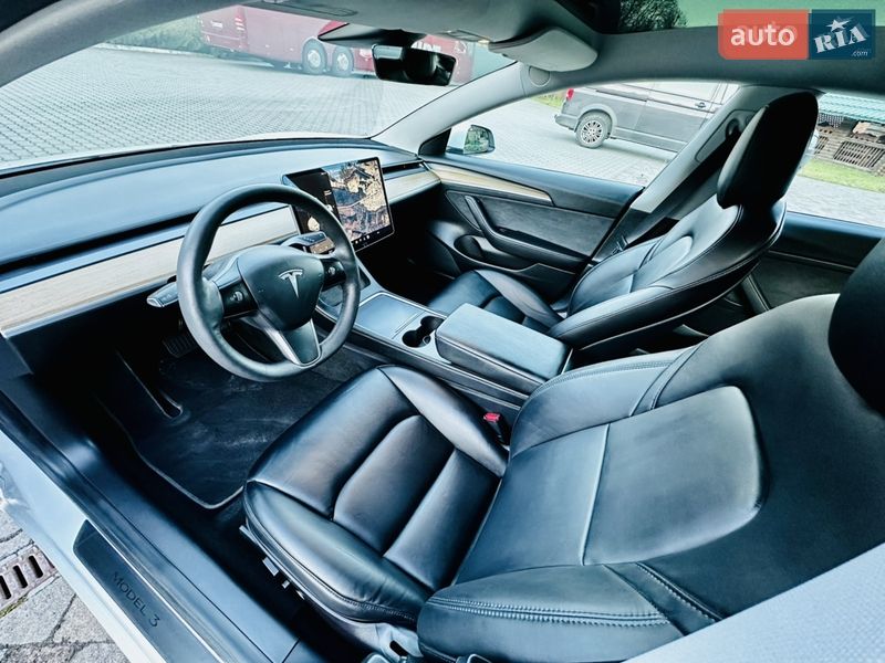 Седан Tesla Model 3 2021 в Виннице