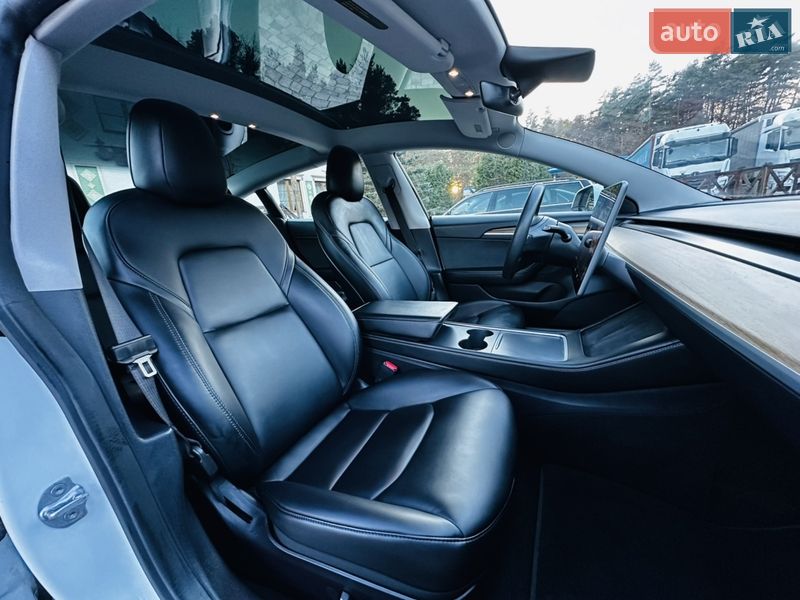 Седан Tesla Model 3 2021 в Виннице