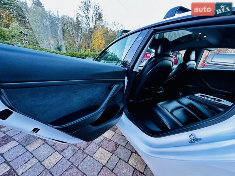 Седан Tesla Model 3 2021 в Виннице