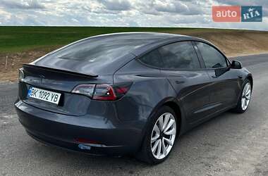 Седан Tesla Model 3 2018 в Ровно