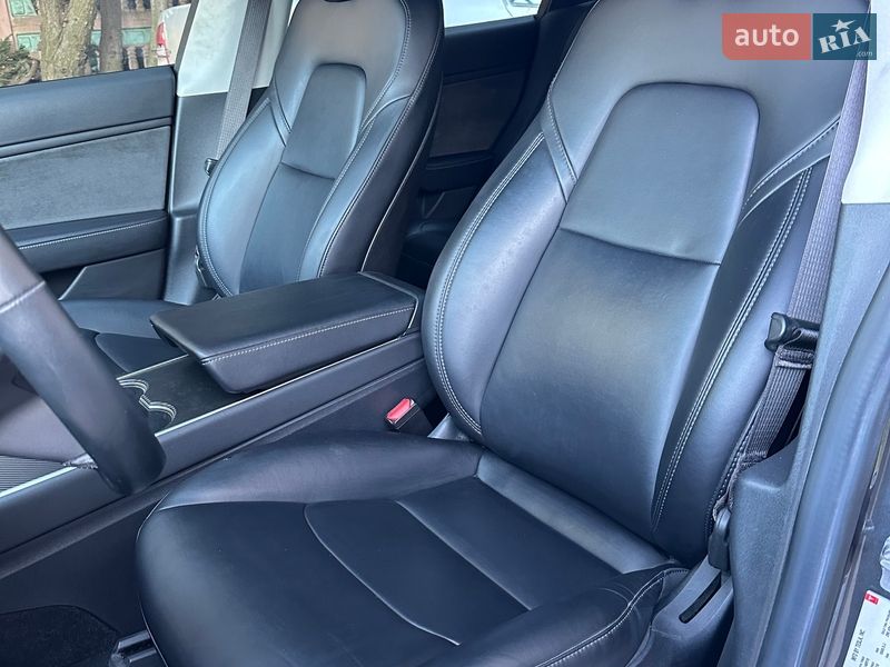 Седан Tesla Model 3 2018 в Ровно