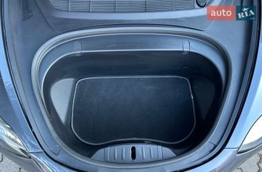 Седан Tesla Model 3 2018 в Ровно