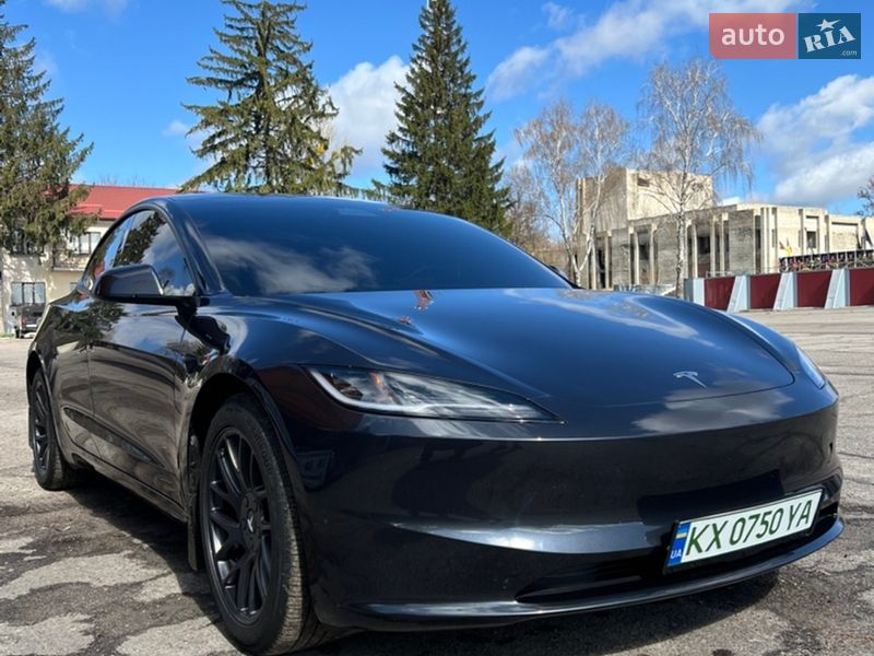 Tesla Model 3 2024