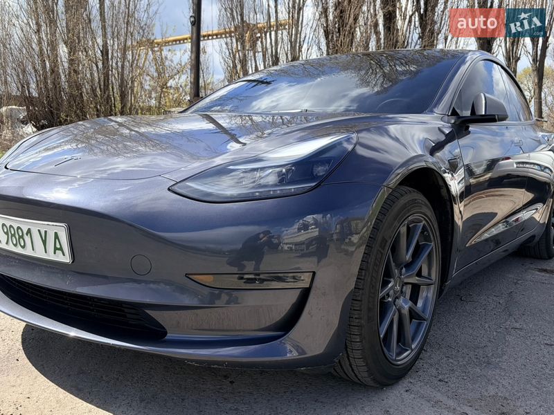 Седан Tesla Model 3 2023 в Днепре