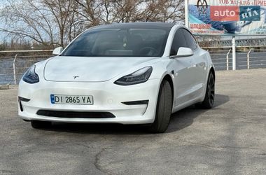 Седан Tesla Model 3 2019 в Дніпрі