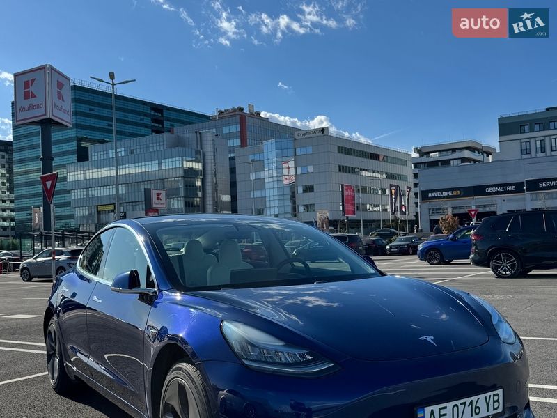 Седан Tesla Model 3 2019 в Одессе