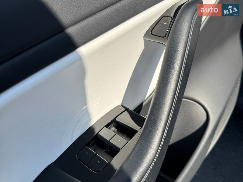 Седан Tesla Model 3 2019 в Одессе