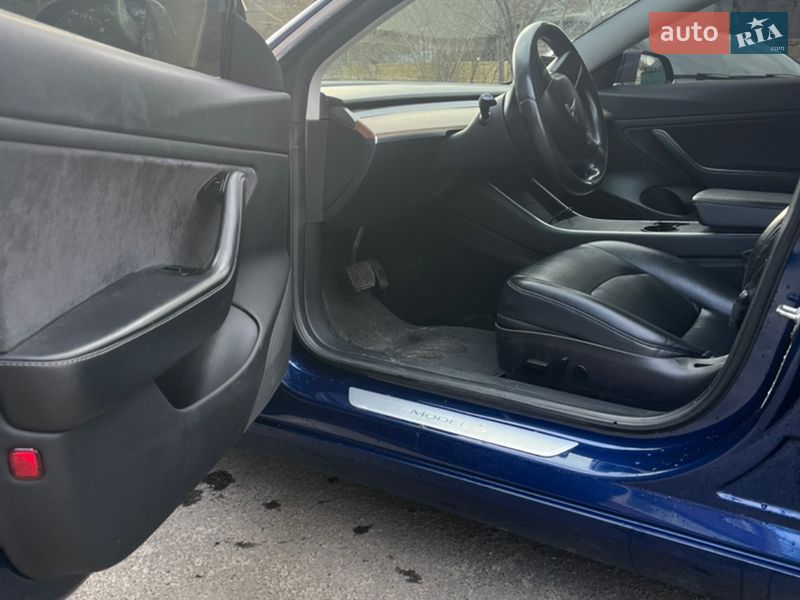 Седан Tesla Model 3 2018 в Ирпене