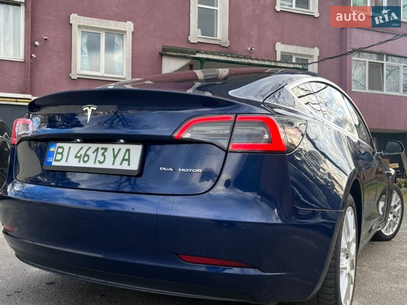 Седан Tesla Model 3 2018 в Ирпене