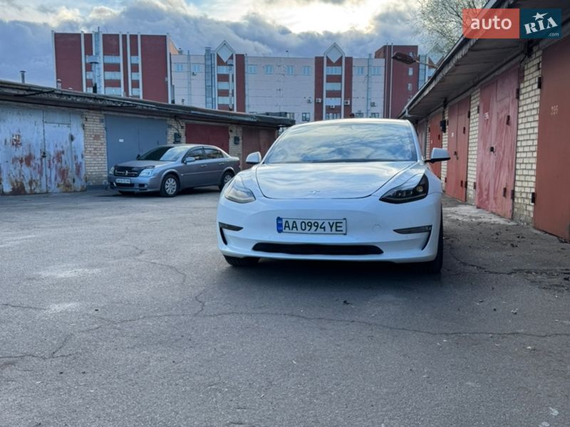 Tesla Model 3 2022