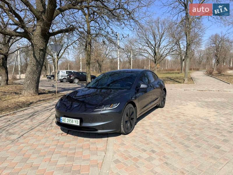 Tesla Model 3 2024