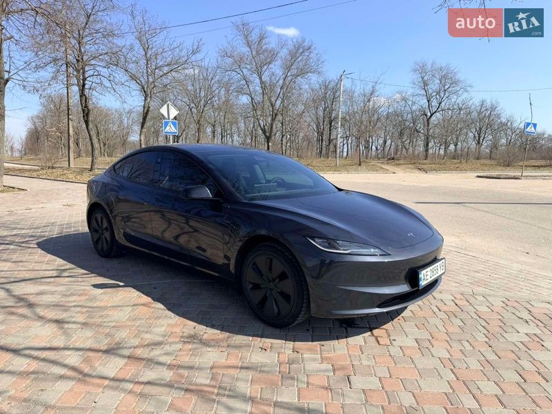 Седан Tesla Model 3 2024 в Кропивницком