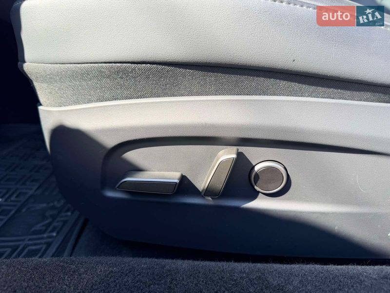 Седан Tesla Model 3 2024 в Кропивницком