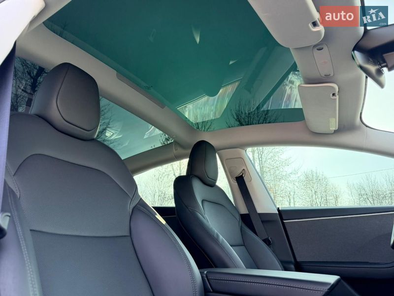 Седан Tesla Model 3 2024 в Кропивницком