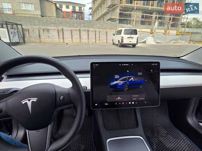 Седан Tesla Model 3 2023 в Ужгороді