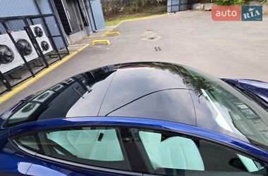 Седан Tesla Model 3 2023 в Ужгороді