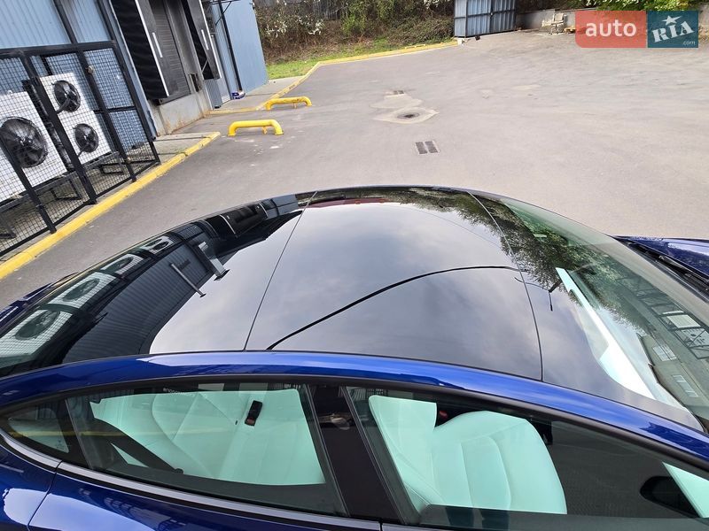 Седан Tesla Model 3 2023 в Ужгороді