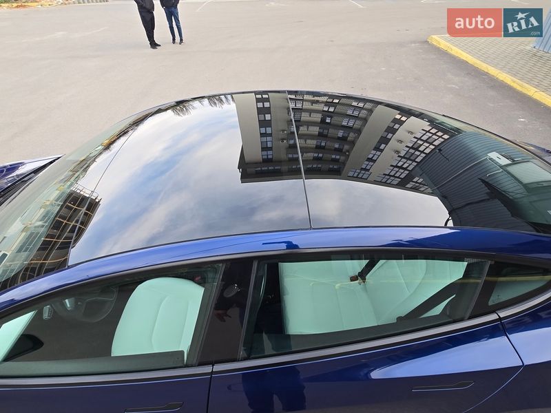 Седан Tesla Model 3 2023 в Ужгороді
