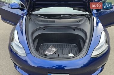 Седан Tesla Model 3 2023 в Ужгороді