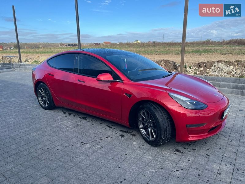 Седан Tesla Model 3 2022 в Львове