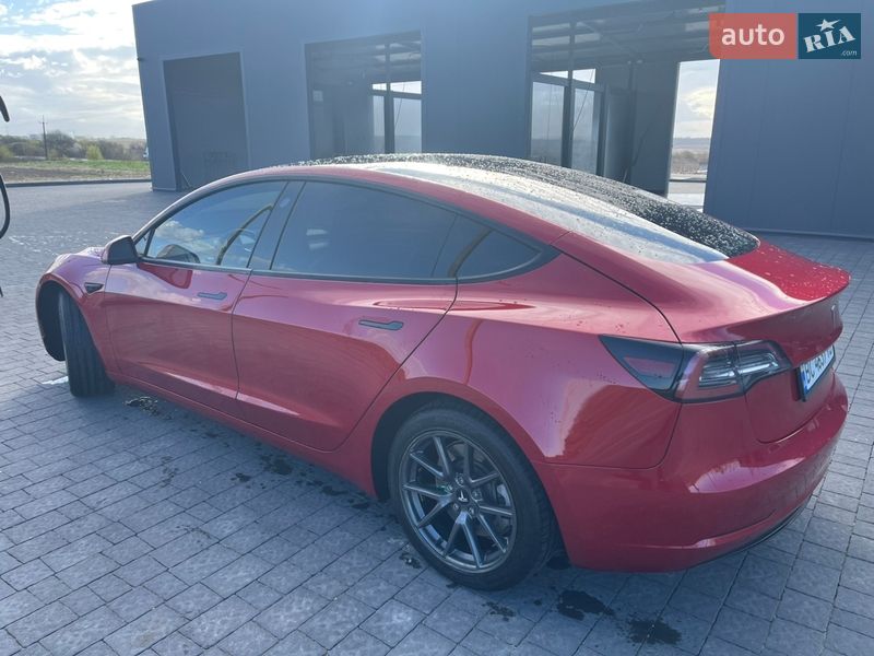 Седан Tesla Model 3 2022 в Львове