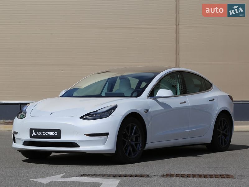 Седан Tesla Model 3 2020 в Киеве