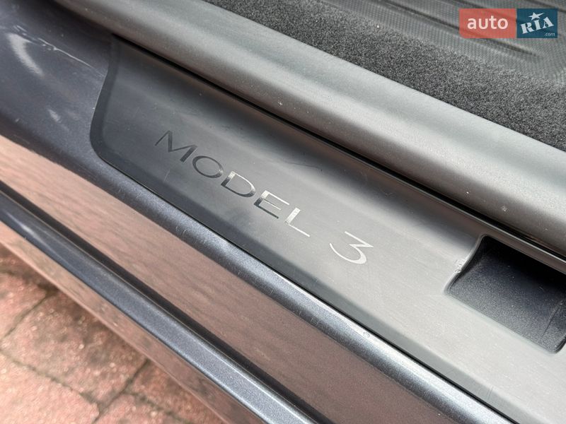 Седан Tesla Model 3 2024 в Стрые