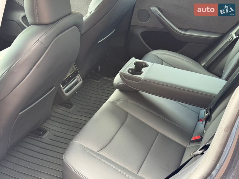 Седан Tesla Model 3 2024 в Стрые