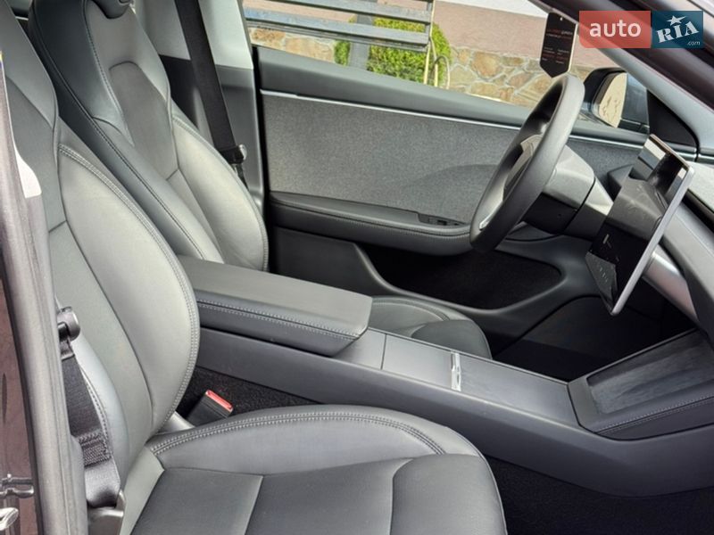 Седан Tesla Model 3 2024 в Стрые