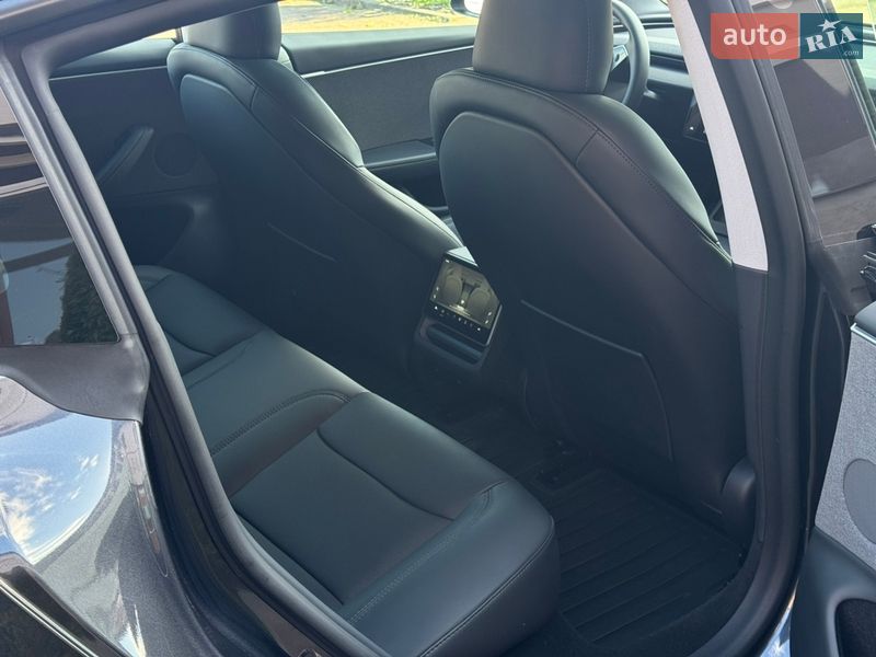 Седан Tesla Model 3 2024 в Стрые